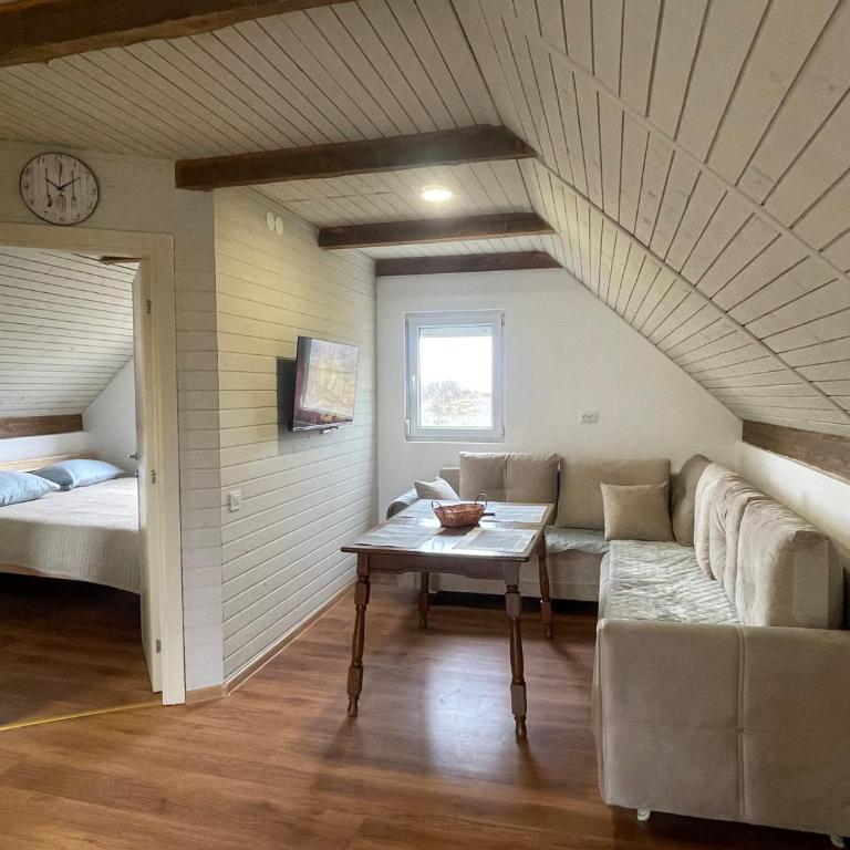 White House Žabljak - Quadruple Room with Mountain View - 9