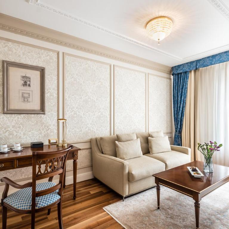 Hotel Flüela Davos - The Unbound Collection by Hyatt - Deluxe Suite - 3