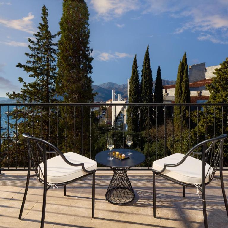 Boutique Hotel Porto Palace - King Suite with Sea View - 4