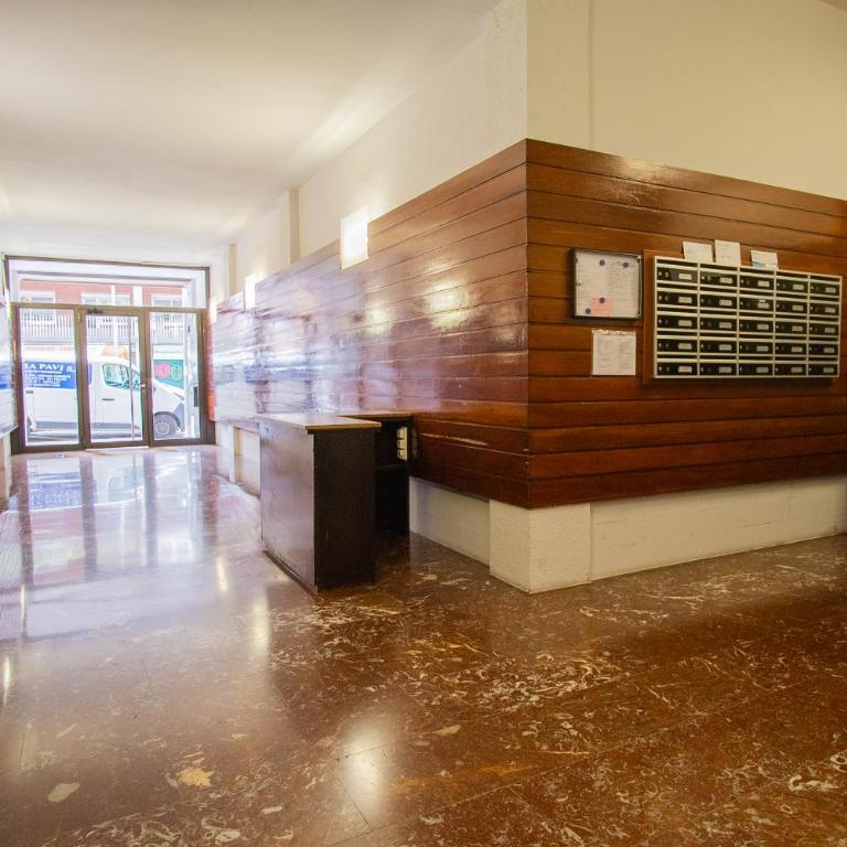 BALMES - Atico con terraza en Sant Gervasi - Three-Bedroom Apartment - 60