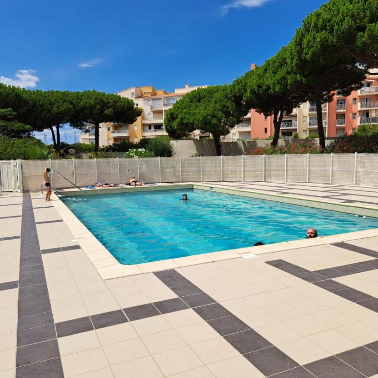 Studio 4 personnes avec clim, piscine au CAP D AGDE au pied du port et 5 mn à pied de la plage du Môle - Studio-Apartment - 1