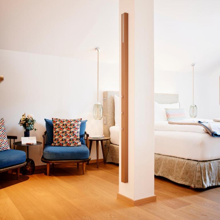TAUROA Seehotel Grundlsee - Zimmer mit Kingsize-Bett und Seeblick - 1