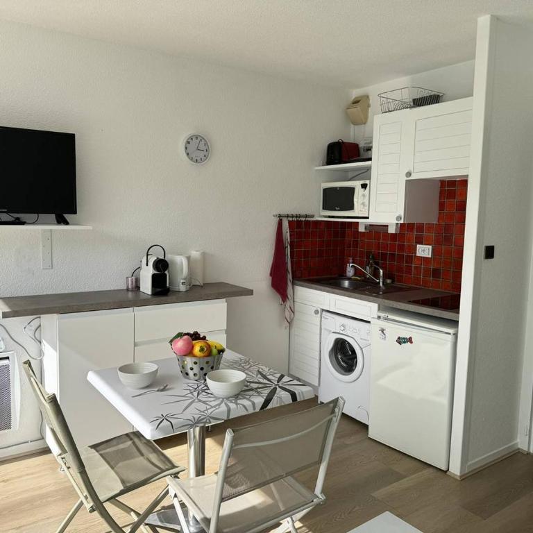 Confortable studio, wifi, parking, proche plage - Studio avec Balcon - 10