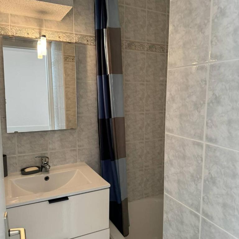 Confortable studio, wifi, parking, proche plage - Studio avec Balcon - 13