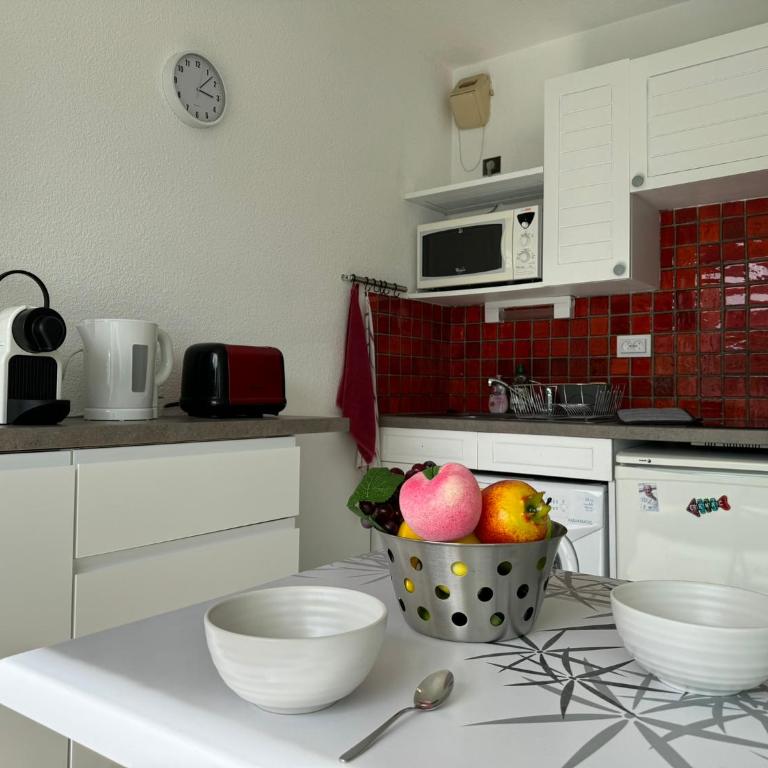 Confortable studio, wifi, parking, proche plage - Studio avec Balcon - 9