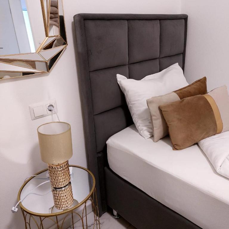 River Luxury House - Three-Bedroom Villa - 25