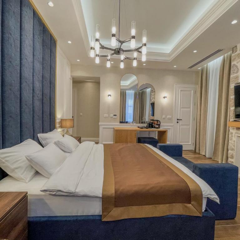 Hive Luxury Suites by MN Property - One-Bedroom Apartment - 13