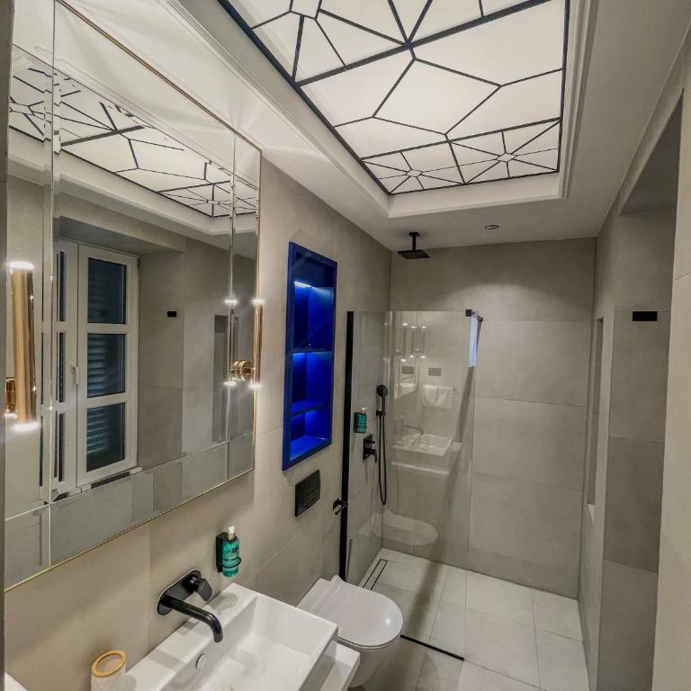 Hive Luxury Suites by MN Property - One-Bedroom Apartment - 15