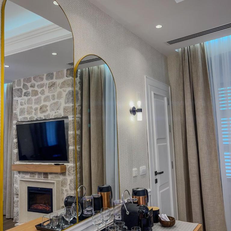 Hive Luxury Suites by MN Property - One-Bedroom Apartment - 18