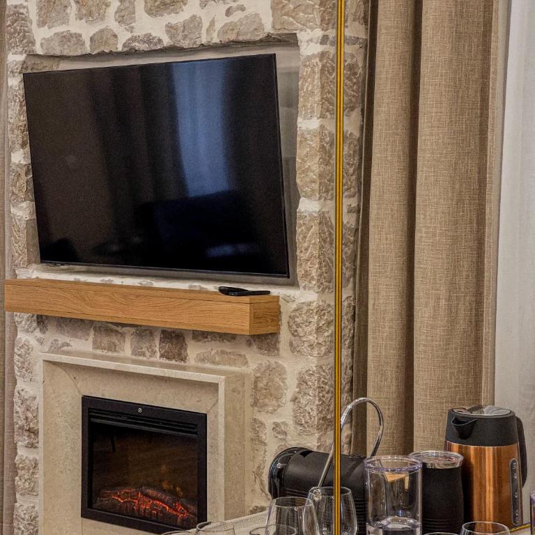 Hive Luxury Suites by MN Property - One-Bedroom Apartment - 19