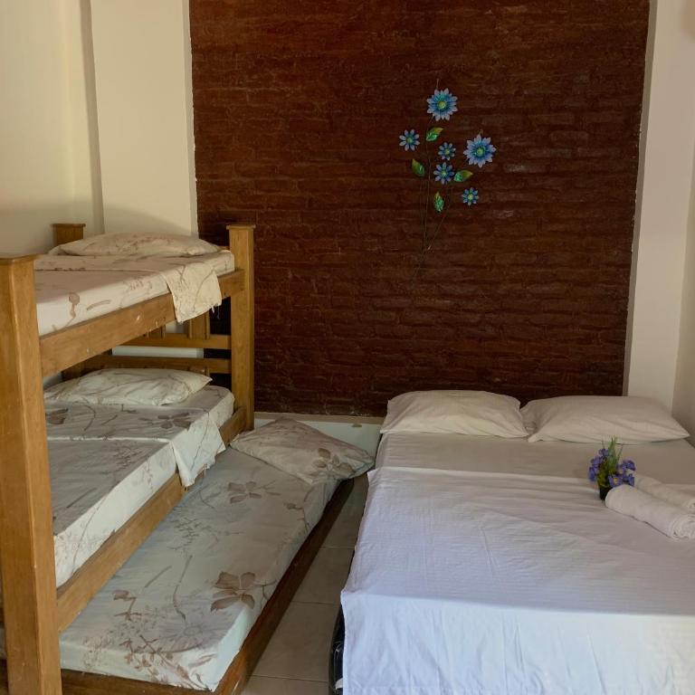 Hostal Buena Vida - Habitación Familiar con ducha - 1