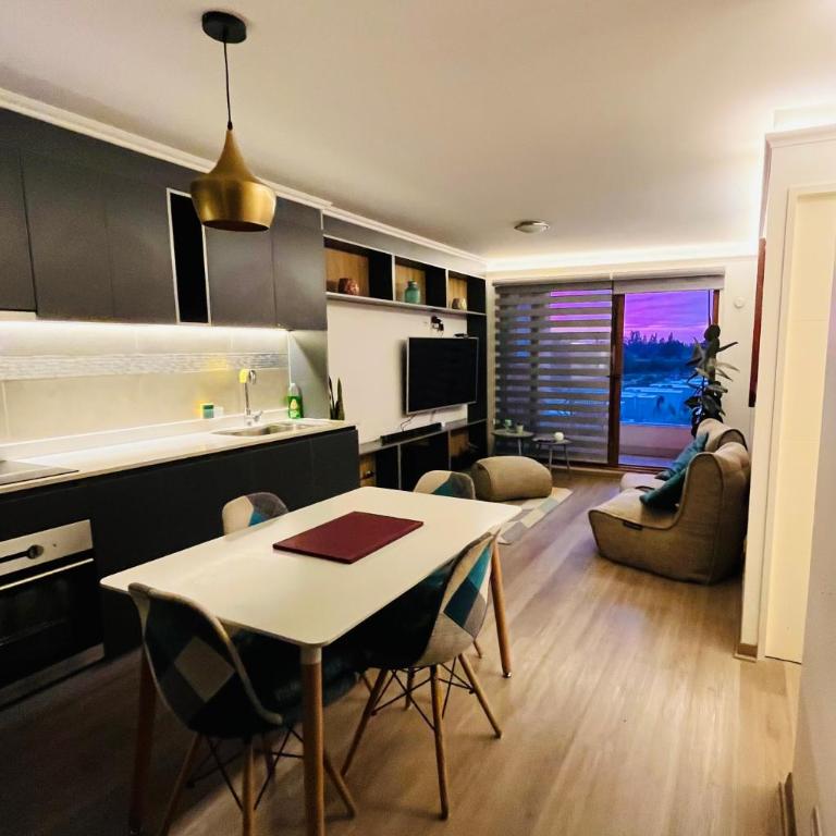 Exclusivo Departamento Equipado Estacionamiento Privado 2D-2B con Excelente ubicación en Los Ángeles - Two-Bedroom Apartment - 10