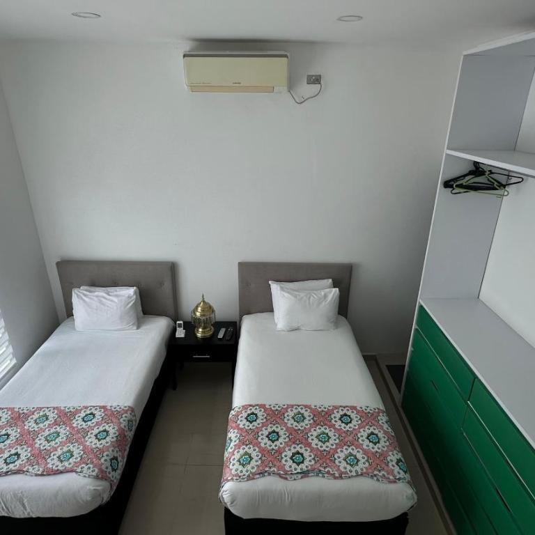 Rio-ApartaHotel-Lagos - Twin Room with Shared Bathroom - 3