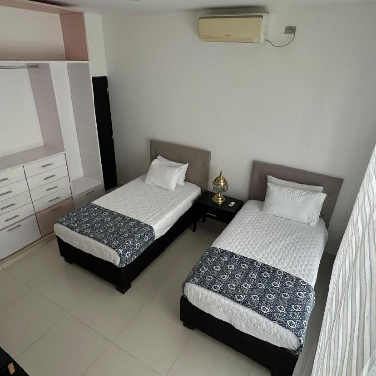 Rio-ApartaHotel-Lagos - Standard Twin Room with Shared Bathroom - 4