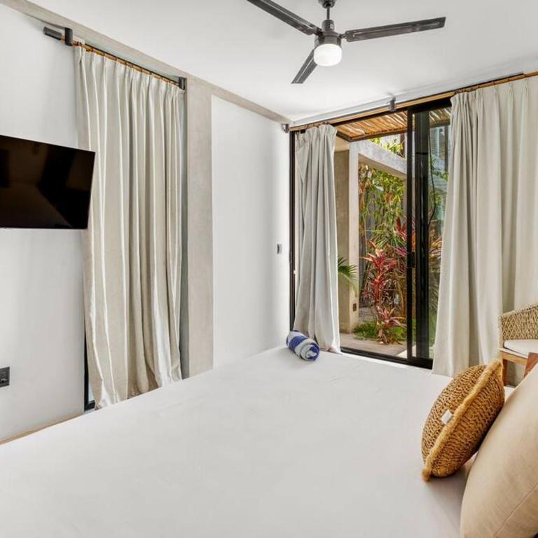 Lux Villa Only 5 Min to Beach! - Apartamento - 10