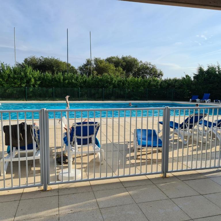 Appartement pour 5 pers. avec terrasse et accès piscine à Arzon - FR-1-639-17 - Appartement (5 Adultes) - 11