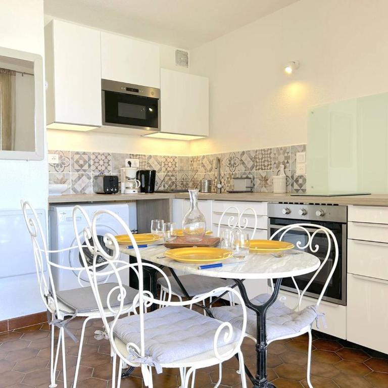 Studio 4 Couchages avec Jardin et Piscine à Bormes-les-Mimosas - FR-1-251-825 - Apartamento - 3