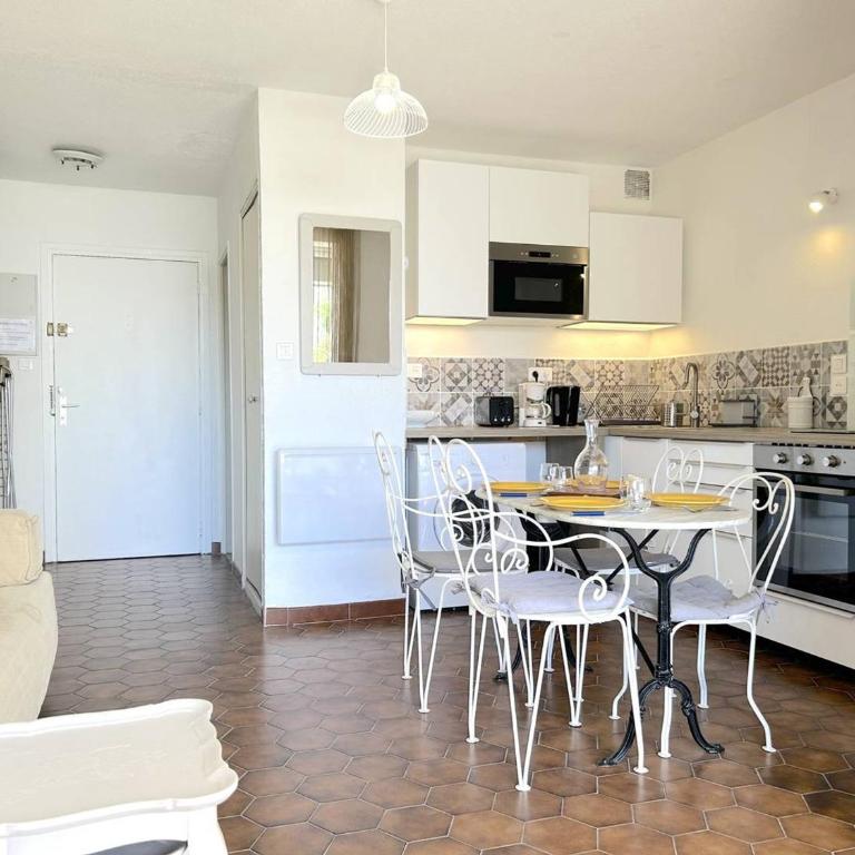 Studio 4 Couchages avec Jardin et Piscine à Bormes-les-Mimosas - FR-1-251-825 - Apartamento - 5