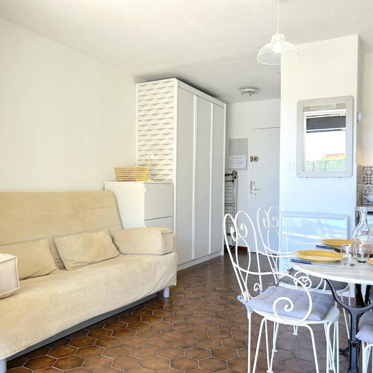 Studio 4 Couchages avec Jardin et Piscine à Bormes-les-Mimosas - FR-1-251-825 - Apartamento - 6