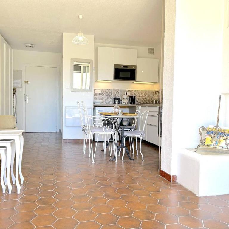 Studio 4 Couchages avec Jardin et Piscine à Bormes-les-Mimosas - FR-1-251-825 - Apartamento - 7