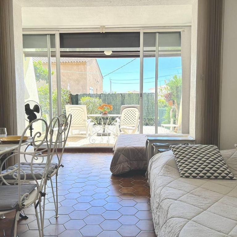 Studio 4 Couchages avec Jardin et Piscine à Bormes-les-Mimosas - FR-1-251-825 - Apartamento - 12