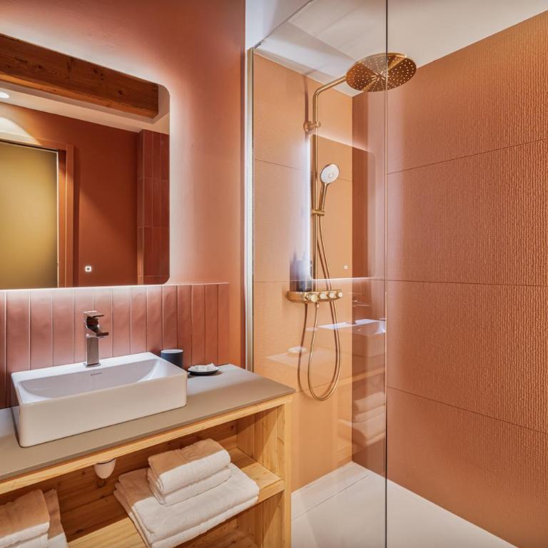 Alliey & Spa Piscine Appart-hôtel Serre chevalier - Chambre Familiale Supérieure - 1