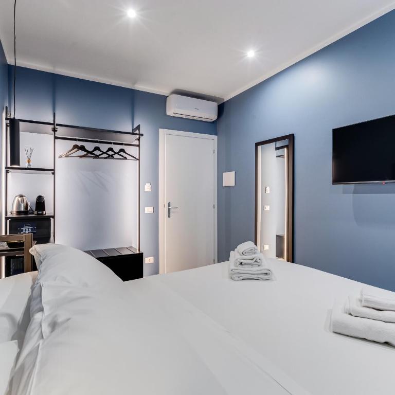 LISA SUITE - Deluxe Double Room - 2