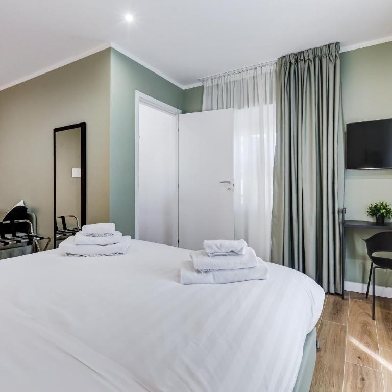 LISA SUITE - Deluxe Triple Room - 13