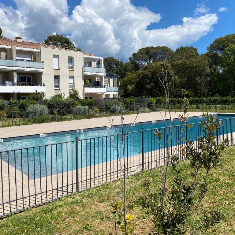 Rez de Jardin T3 recent et calme au Nouvelles Terres à La Londe les Maures - Appartement 2 Chambres - 1