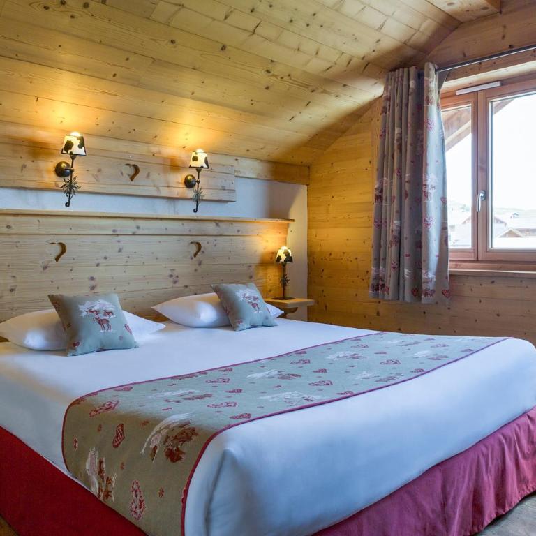 Chalet-Hôtel Le Beausoleil, The Originals Relais - Chambre Quadruple - 1