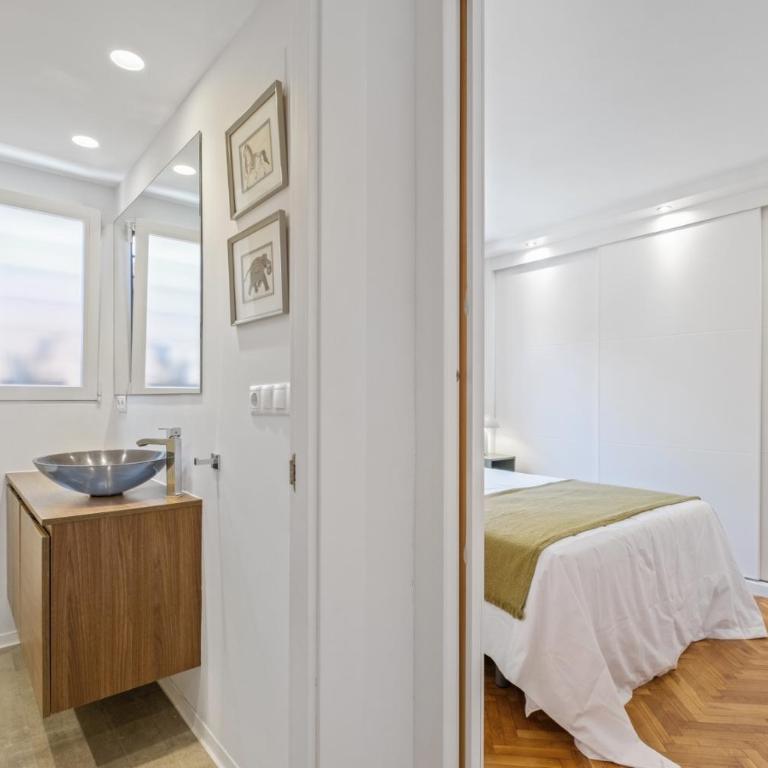 Mar de fondo en Pedregalejo - Two-Bedroom Apartment with Terrace and Sea View - 18