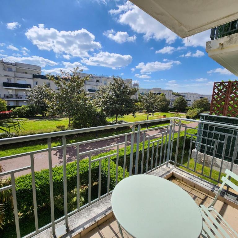 Cozy apartment, Balcon, Parking, 5' Disneyland - Two-Bedroom Apartment - 8
