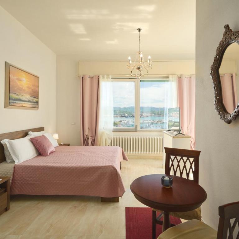 Villa dei Poeti - Camera Matrimoniale Deluxe con Balcone e Vista Mare - 9