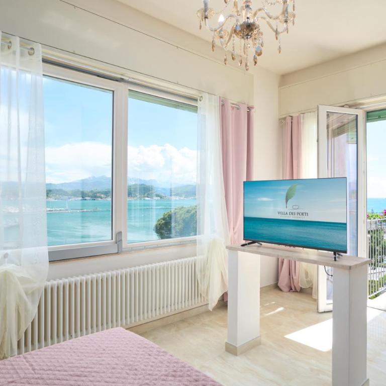 Villa dei Poeti - Camera Matrimoniale Deluxe con Balcone e Vista Mare - 1