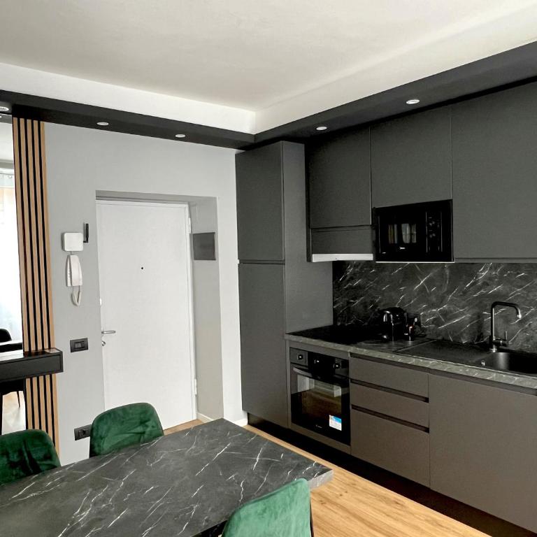 Prestige Duomo Apartment - Lake Como - One-Bedroom Apartment - 13