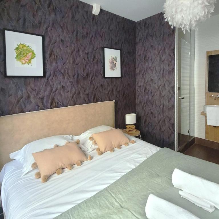 L'Eau Vive Jacuzzi et Sauna en vieille ville 5 - Deluxe Apartment - 5