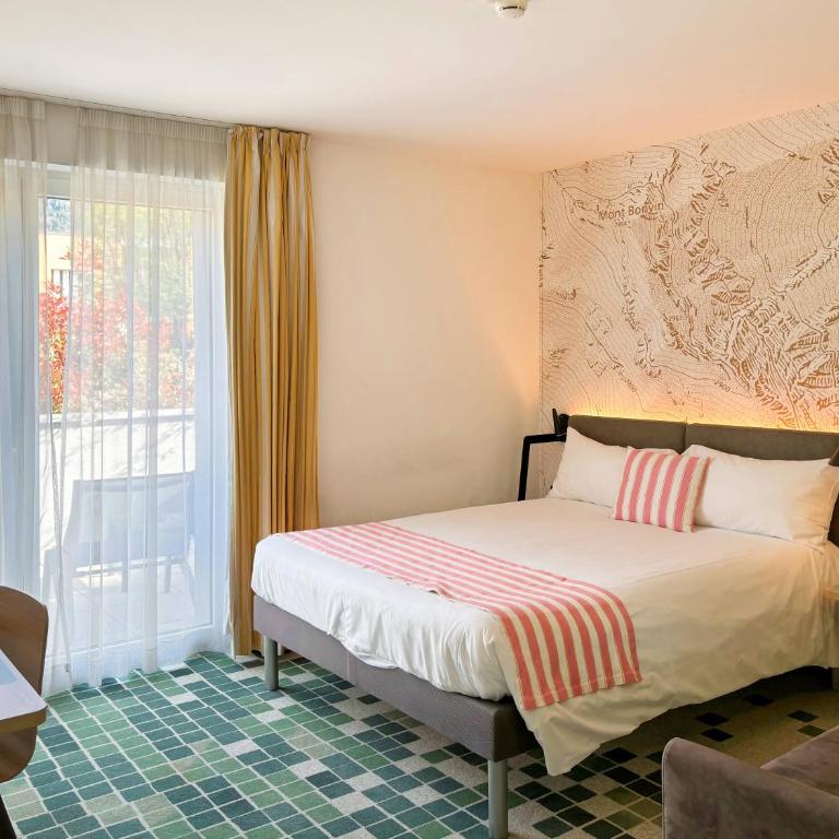 Nonanteneuf appart hōtel Sierre - contactless check-in - Deluxe Zimmer mit Queensize-Bett - 2