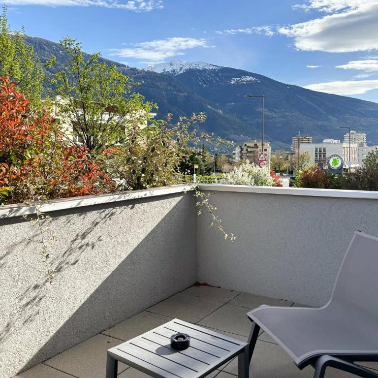 Nonanteneuf appart hōtel Sierre - contactless check-in - Deluxe Zimmer mit Queensize-Bett - 3
