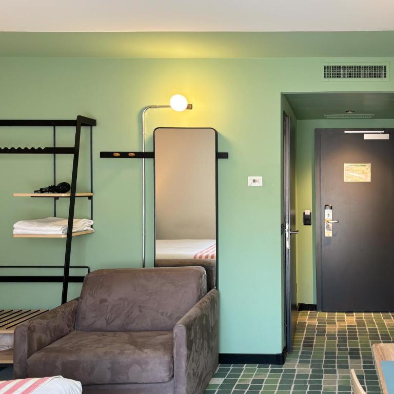 Nonanteneuf appart hōtel Sierre - contactless check-in - Deluxe Zimmer mit Queensize-Bett - 6
