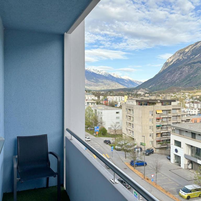 Nonanteneuf appart hōtel Sierre - contactless check-in - Zimmer mit Queensize-Bett und Balkon - 8