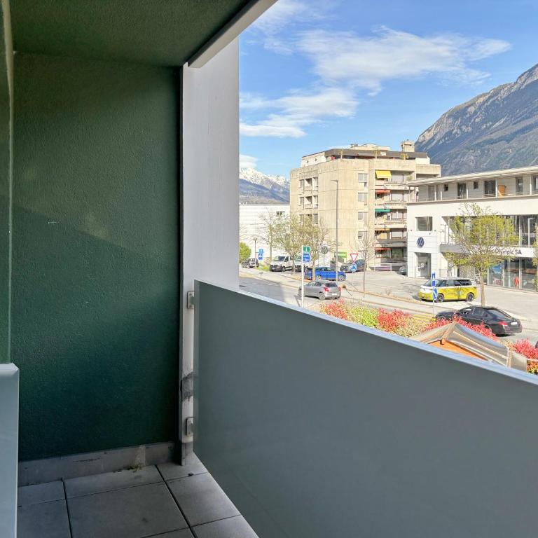Nonanteneuf appart hōtel Sierre - contactless check-in - Zweibettzimmer mit Balkon - 5