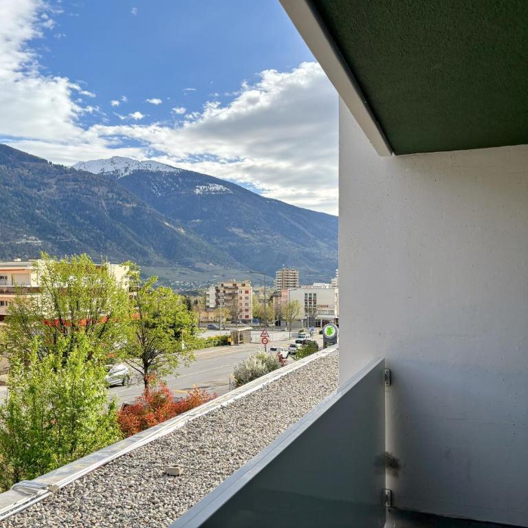 Nonanteneuf appart hōtel Sierre - contactless check-in - Zweibettzimmer mit Balkon - 6