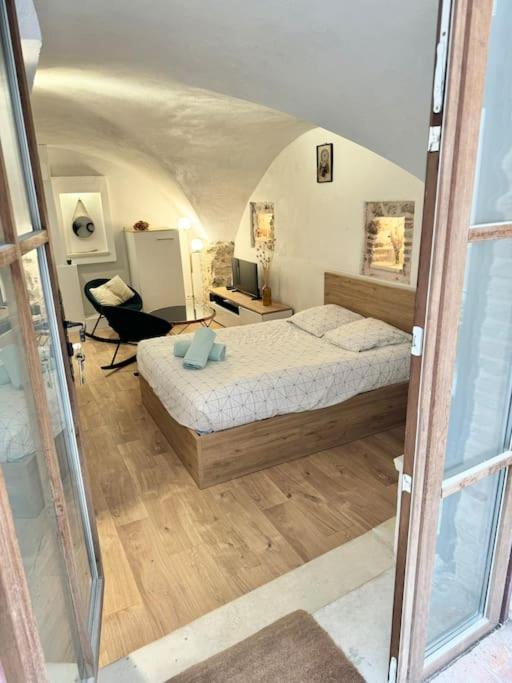 Studio Vieil Antibes rue du Bateau - One-Bedroom Apartment - 11