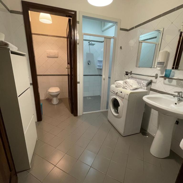 Dante Rooms - Camera Matrimoniale con Bagno Privato Esterno - 2
