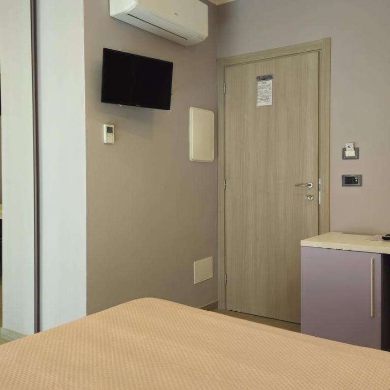 Real Rooms Dalia - Standard Double Room - 9