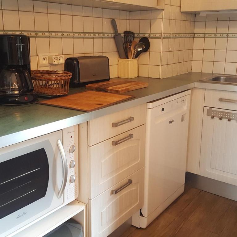 Studio dernier étage avec balcon, parking et WiFi, animaux admis - Studio - 12