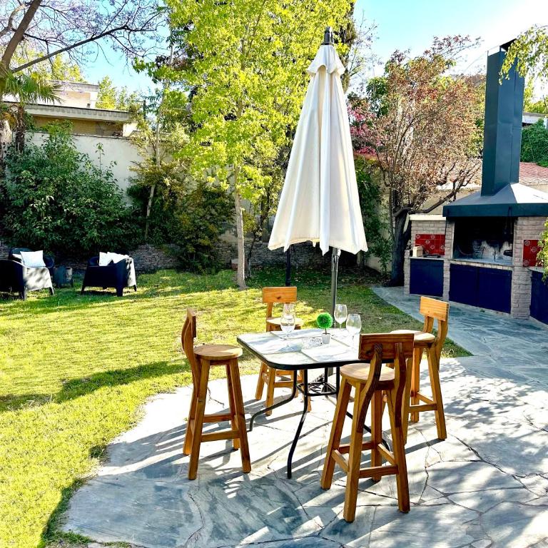 Casa en la mejor ubicación! - Casa de 4 dormitorios - 18