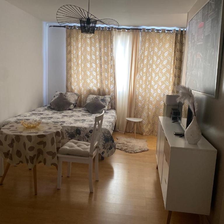 Cosy studio Paris Wagram - One-Bedroom Apartment - 12