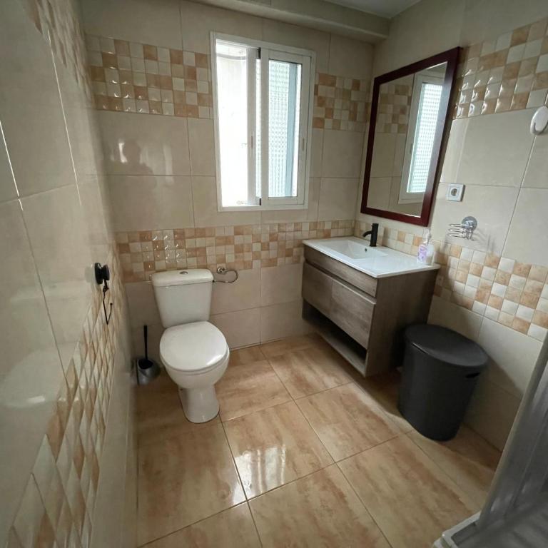 Luminoso piso cerca de la playa - Three-Bedroom Apartment - 9