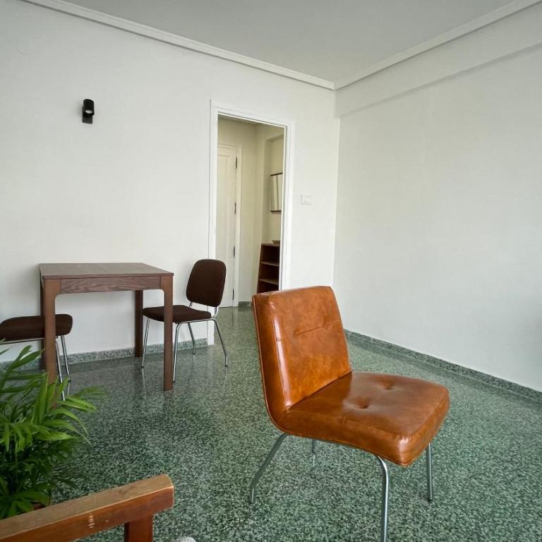 Luminoso piso cerca de la playa - Three-Bedroom Apartment - 13